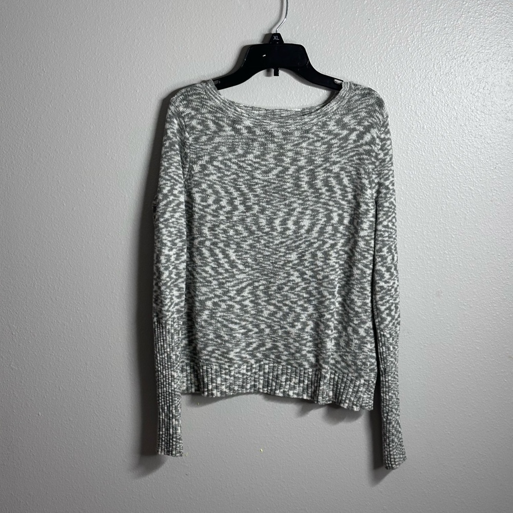 Forever 21 Women Open Back Gray Long sleeve Sweater shirt size small